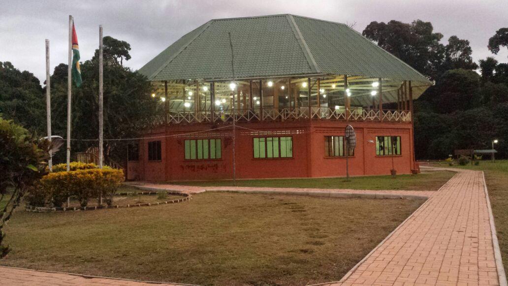 Iwokrama River Lodge Makari Exteriér fotografie